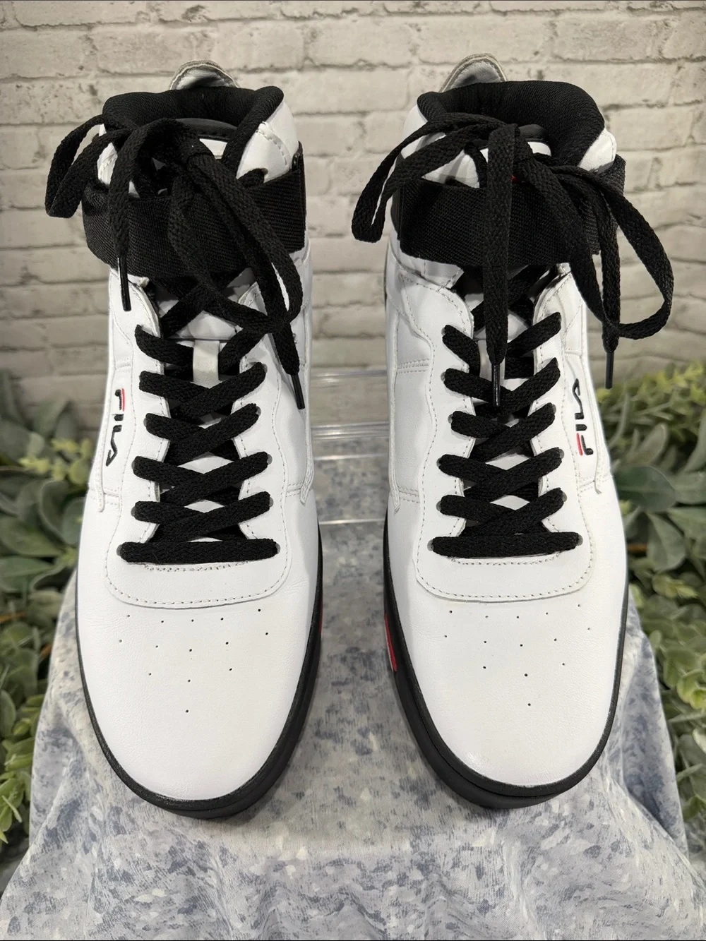 FILA “V-10 Lux” White & Black Synthetic Leather Mid-High Sneakers Mens 11.5M EUC